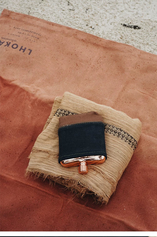 Beauty 085 Slim Hip Flask - product detail view 2