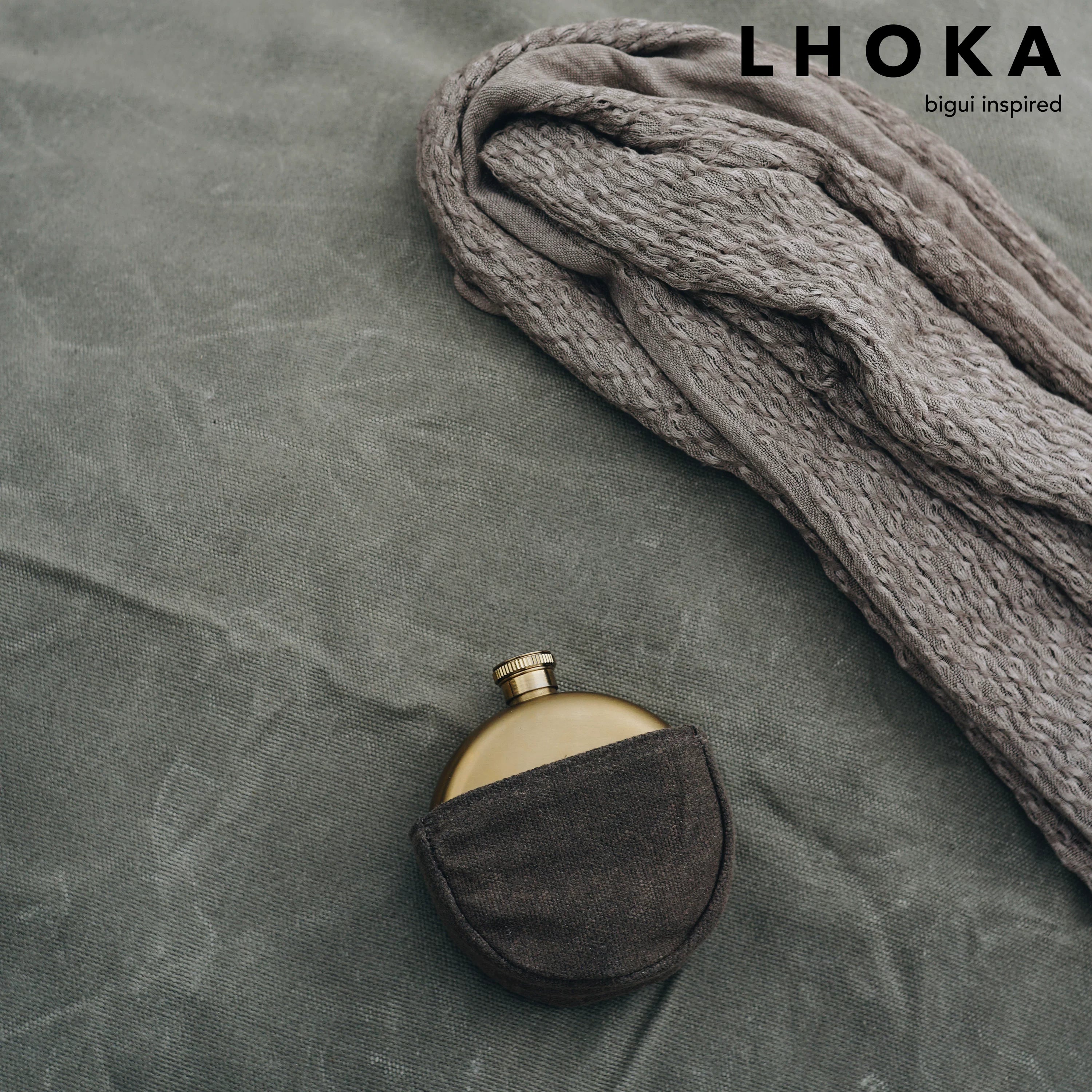 Bold Basic Round Hip Flask - product detail view 4