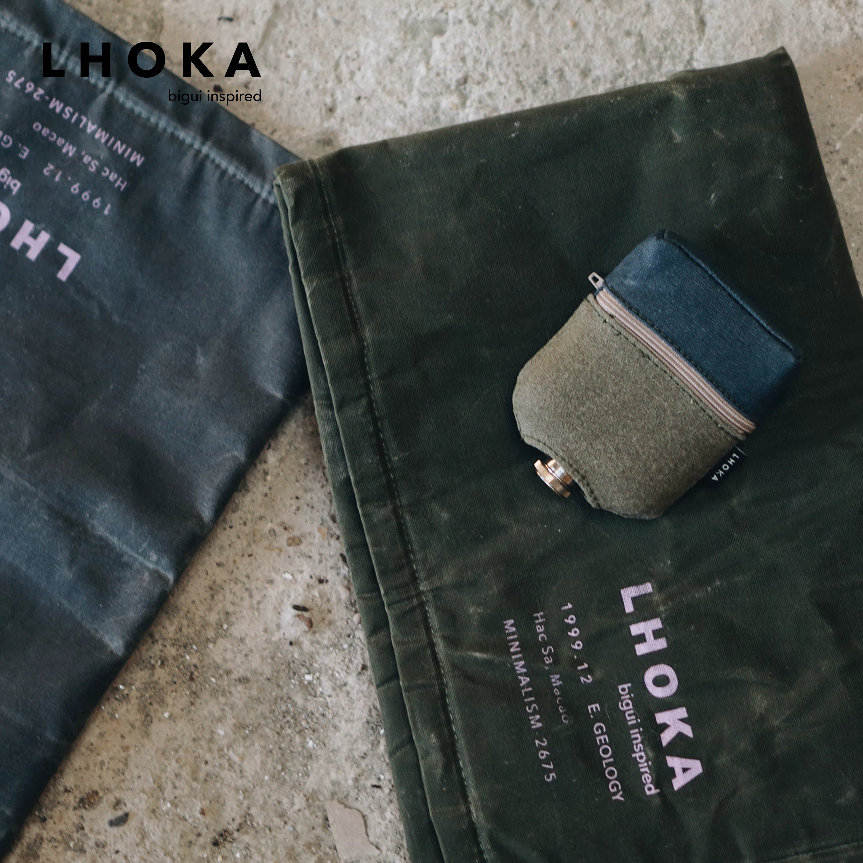 Bold Canvas Hip Flask Set - product detail view 2