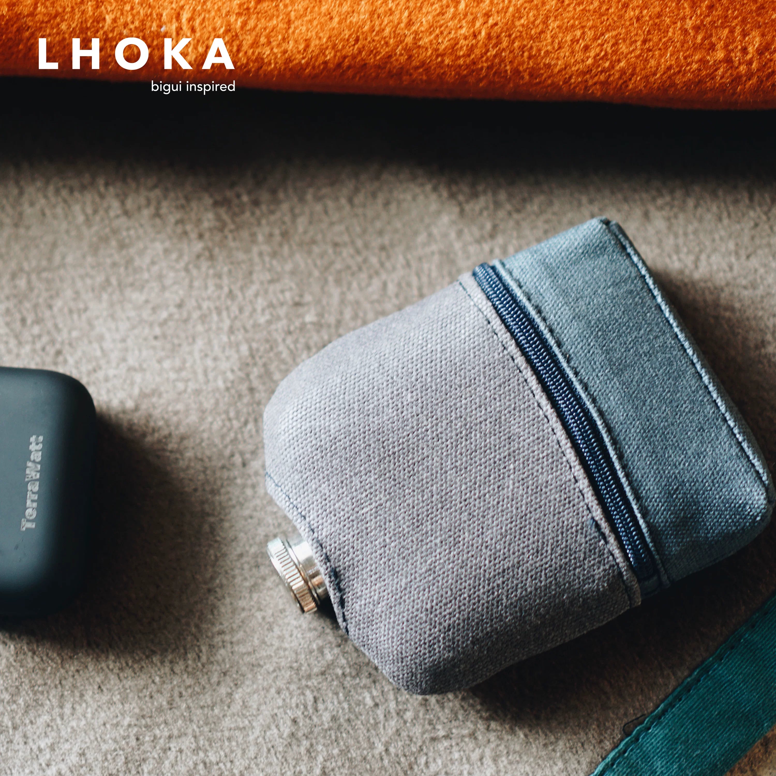 Bold Canvas Hip Flask Set - product detail view 4